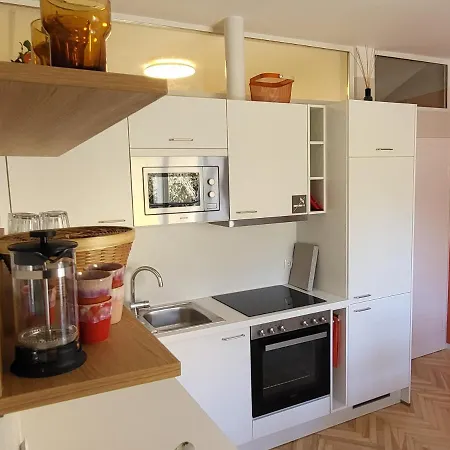 Orange Flat By Grazrentals Highest Standard & Free Parking