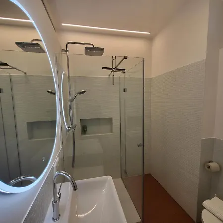 Orange Flat By Grazrentals Highest Standard & Free Parking Apartman *