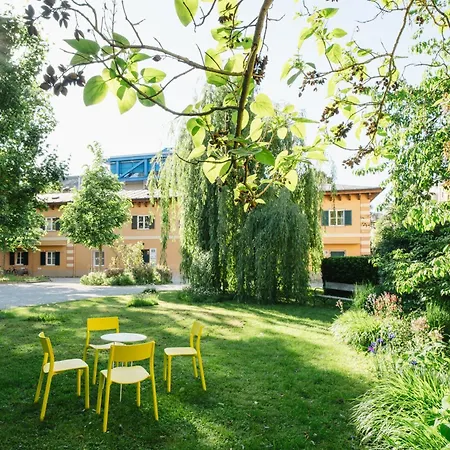 Апартаменты Orange Flat By Grazrentals Highest Standard & Free Parking *