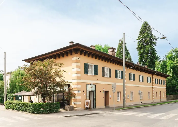 Orange Flat By Grazrentals Highest Standard & Free Parking *